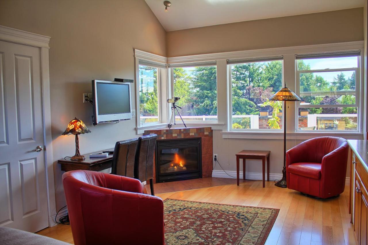 Birds Of A Feather Victoria Oceanfront Studio Suites Colwood Extérieur photo