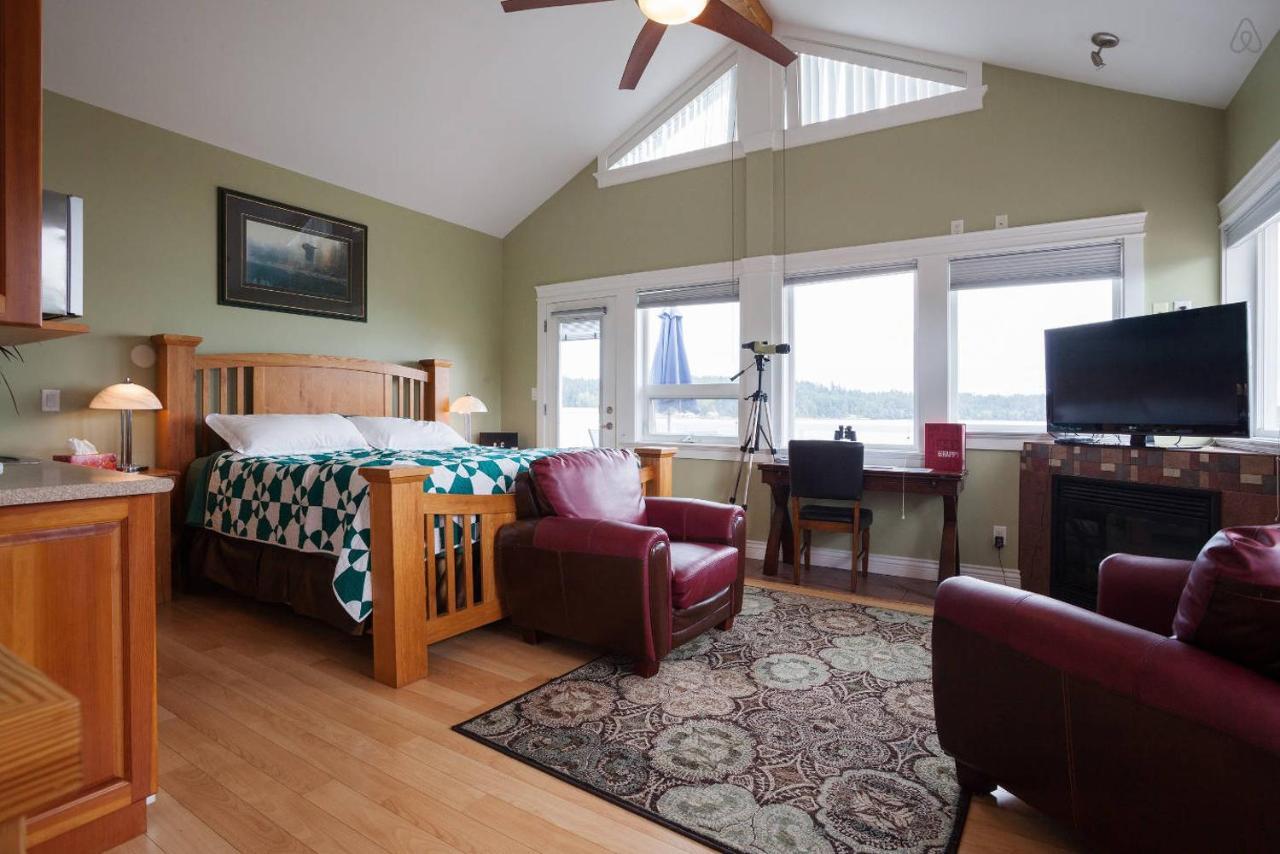 Birds Of A Feather Victoria Oceanfront Studio Suites Colwood Extérieur photo
