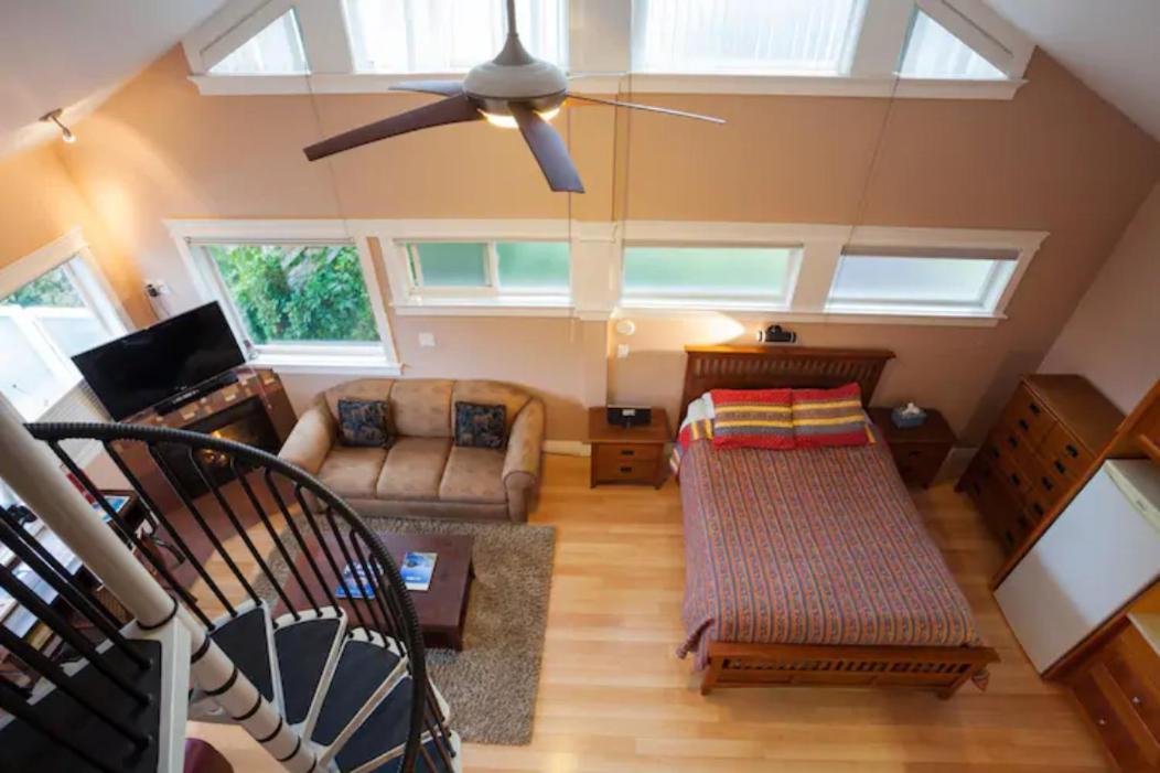 Birds Of A Feather Victoria Oceanfront Studio Suites Colwood Extérieur photo