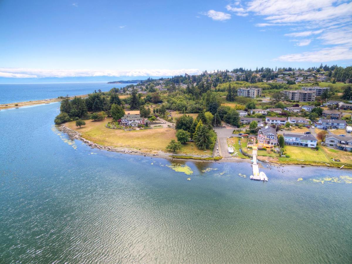 Birds Of A Feather Victoria Oceanfront Studio Suites Colwood Extérieur photo