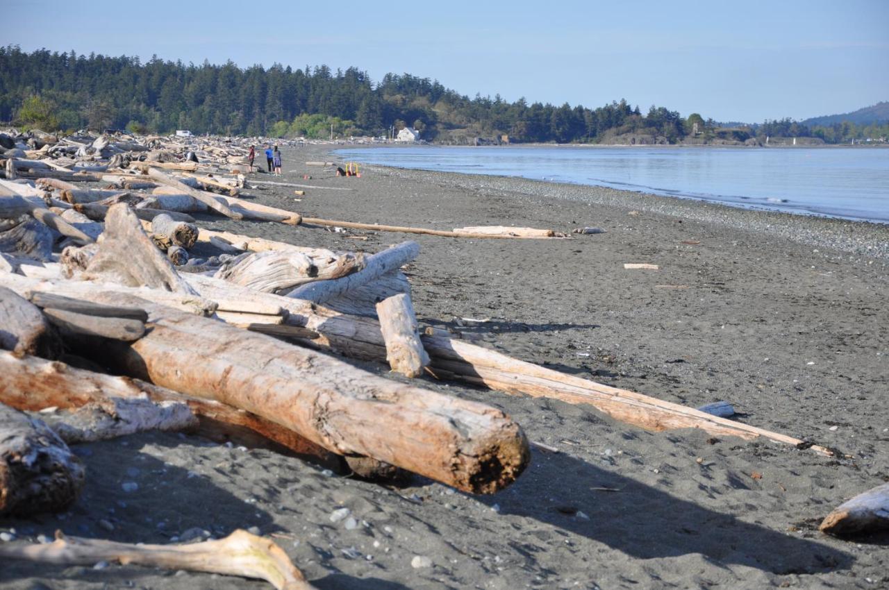 Birds Of A Feather Victoria Oceanfront Studio Suites Colwood Extérieur photo