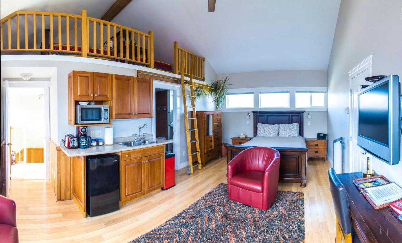Birds Of A Feather Victoria Oceanfront Studio Suites Colwood Extérieur photo