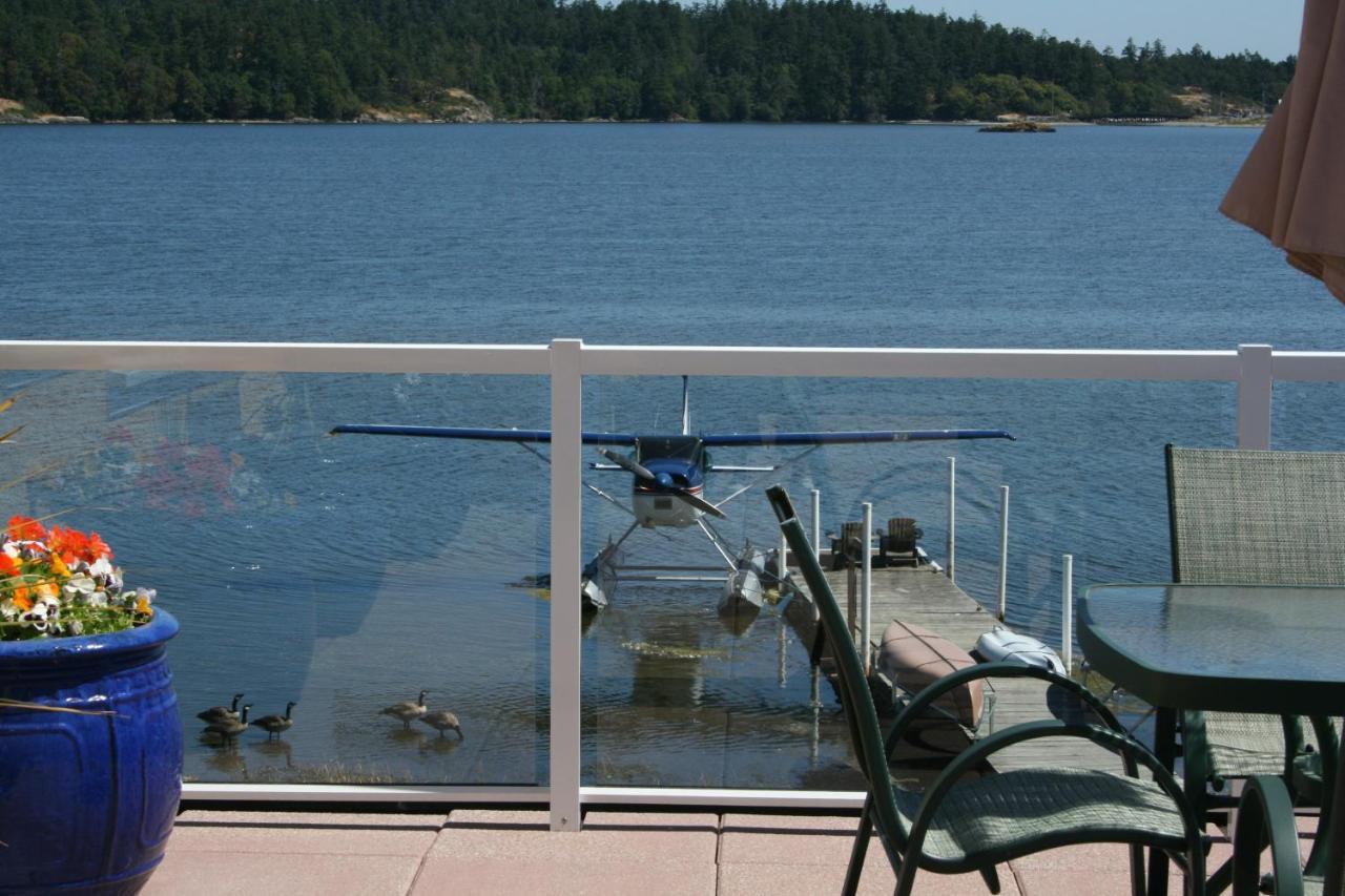 Birds Of A Feather Victoria Oceanfront Studio Suites Colwood Extérieur photo