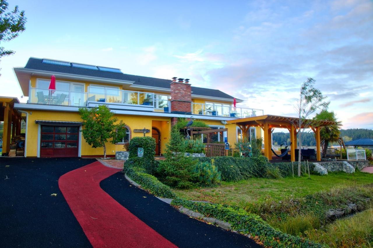 Birds Of A Feather Victoria Oceanfront Studio Suites Colwood Extérieur photo