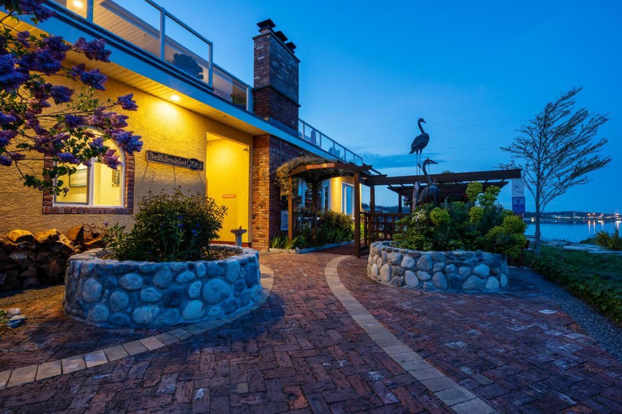 Birds Of A Feather Victoria Oceanfront Studio Suites Colwood Extérieur photo