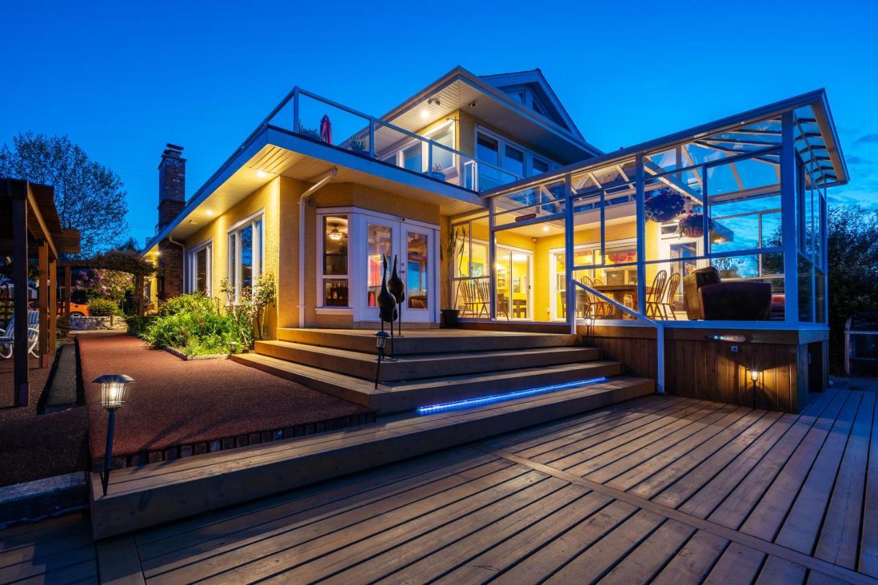 Birds Of A Feather Victoria Oceanfront Studio Suites Colwood Extérieur photo