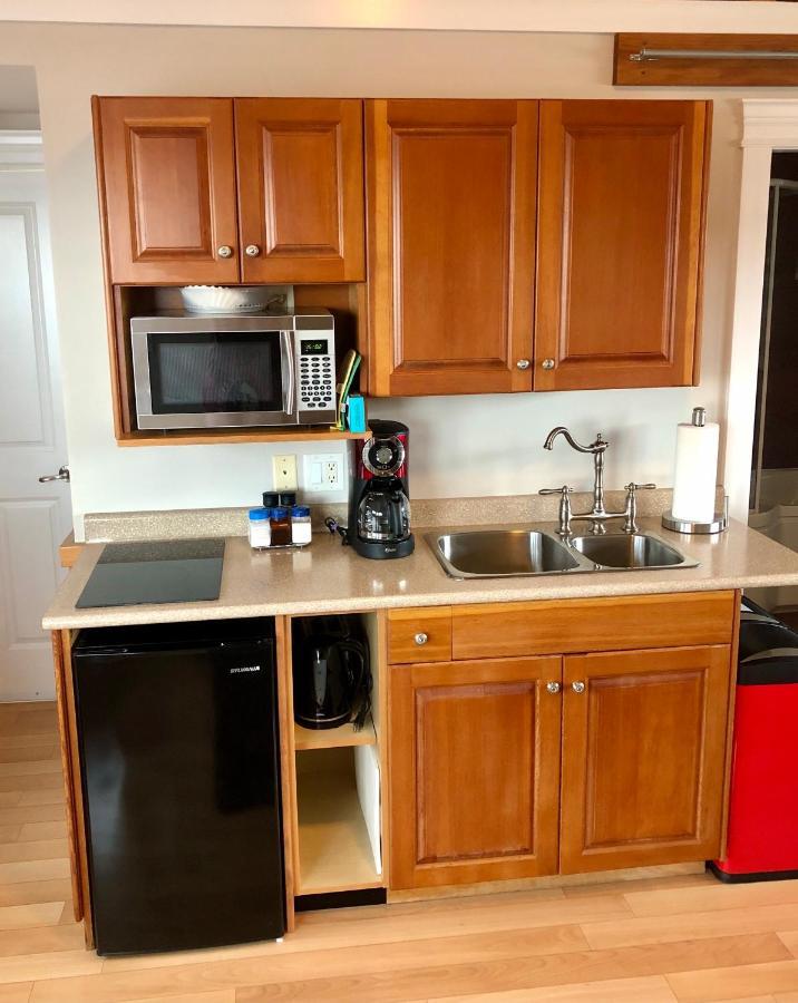 Birds Of A Feather Victoria Oceanfront Studio Suites Colwood Extérieur photo