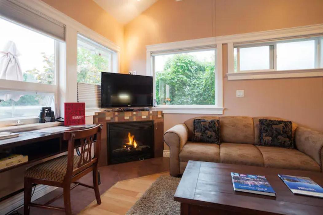Birds Of A Feather Victoria Oceanfront Studio Suites Colwood Extérieur photo