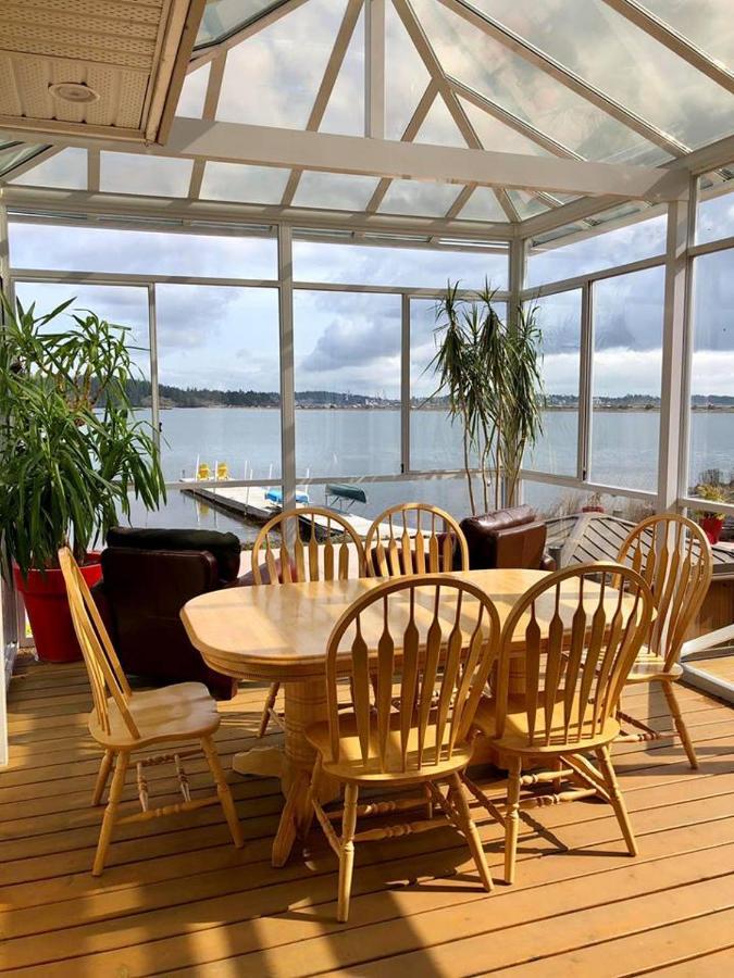 Birds Of A Feather Victoria Oceanfront Studio Suites Colwood Extérieur photo