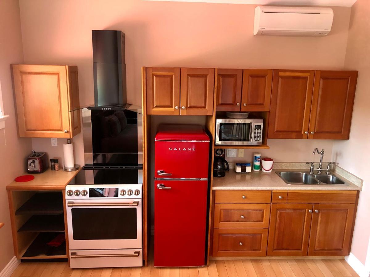 Birds Of A Feather Victoria Oceanfront Studio Suites Colwood Extérieur photo
