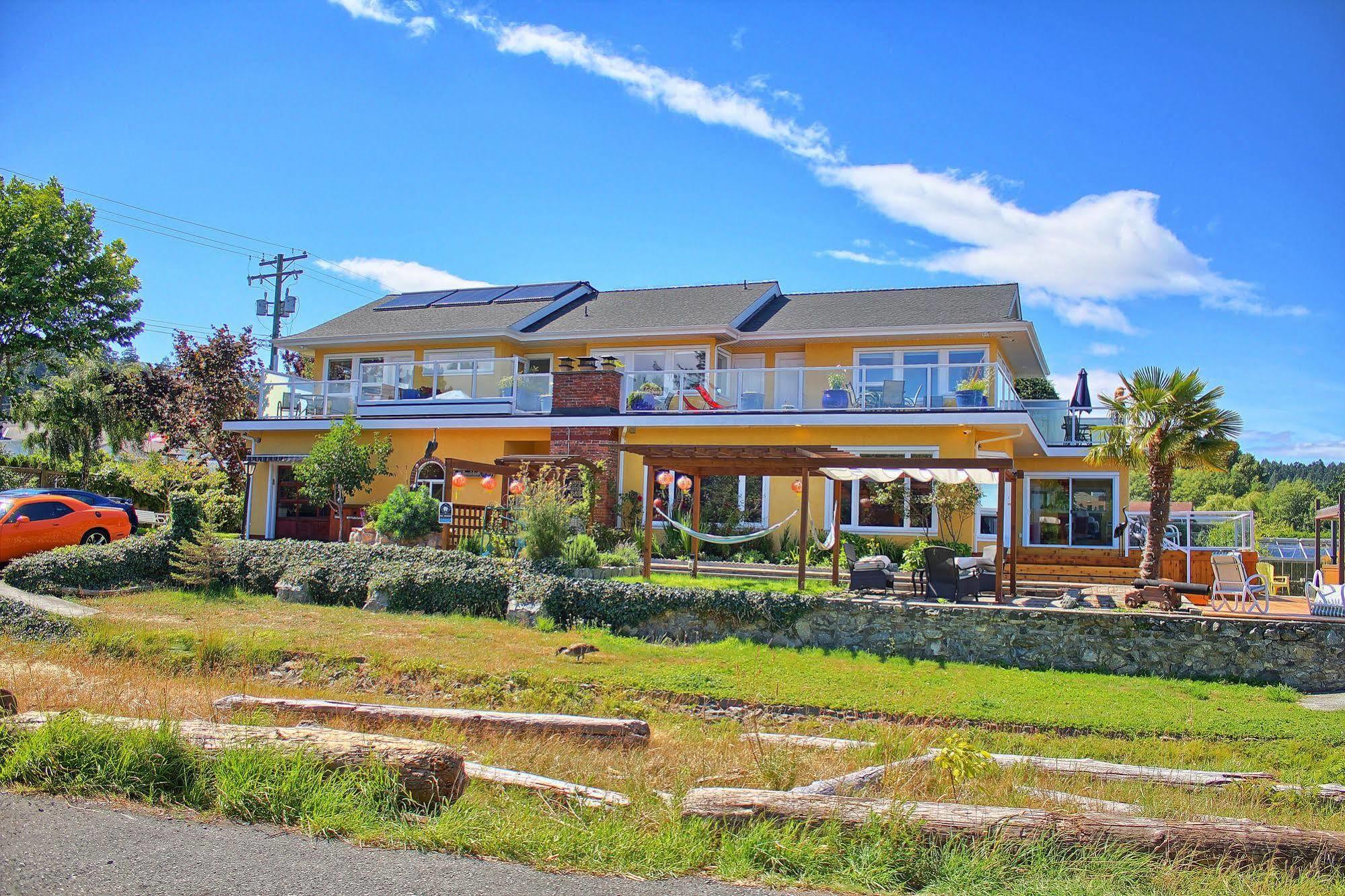 Birds Of A Feather Victoria Oceanfront Studio Suites Colwood Extérieur photo