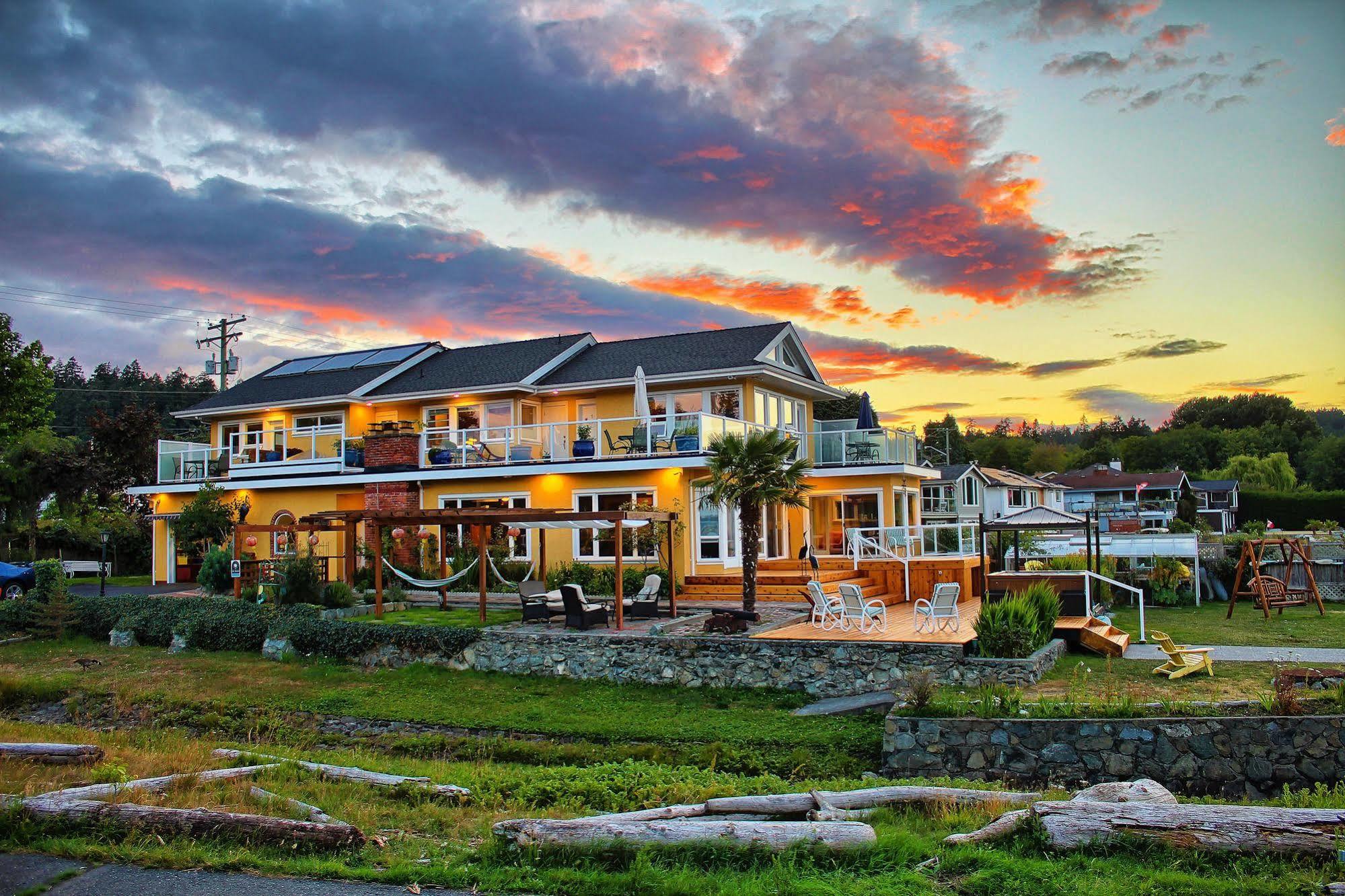 Birds Of A Feather Victoria Oceanfront Studio Suites Colwood Extérieur photo