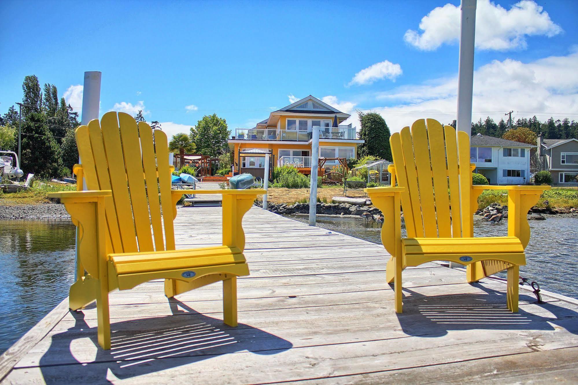 Birds Of A Feather Victoria Oceanfront Studio Suites Colwood Extérieur photo