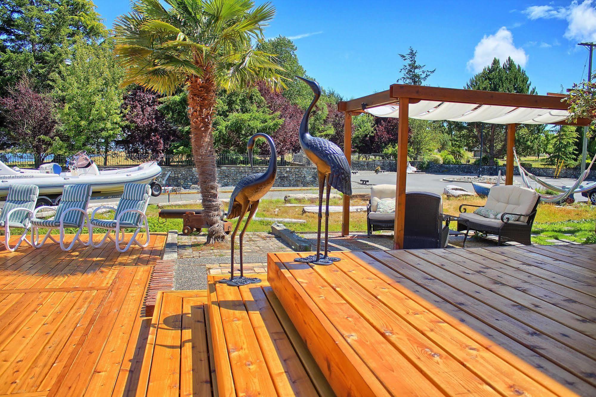Birds Of A Feather Victoria Oceanfront Studio Suites Colwood Extérieur photo