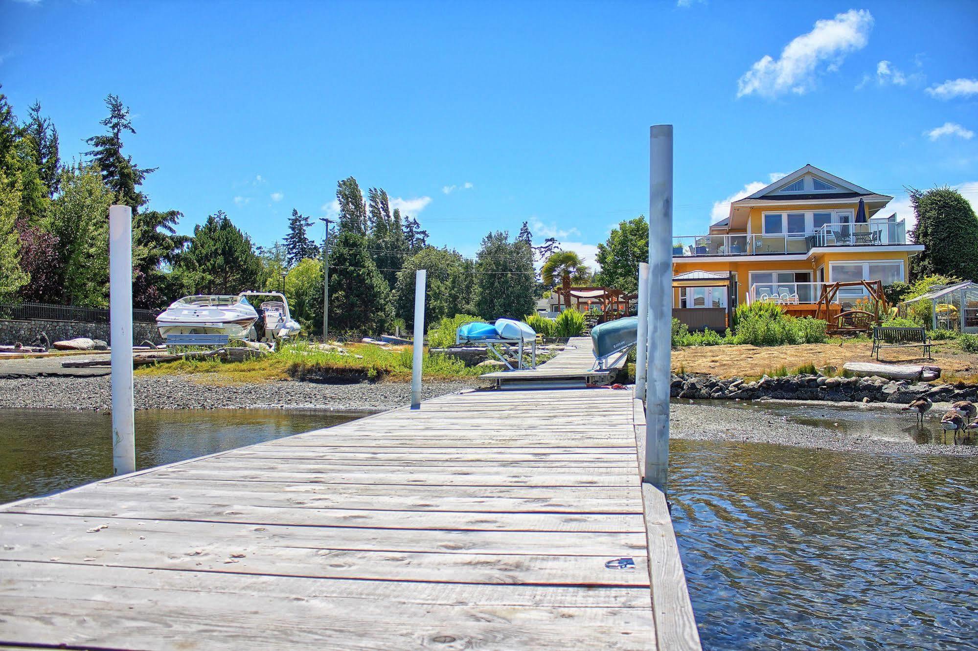 Birds Of A Feather Victoria Oceanfront Studio Suites Colwood Extérieur photo