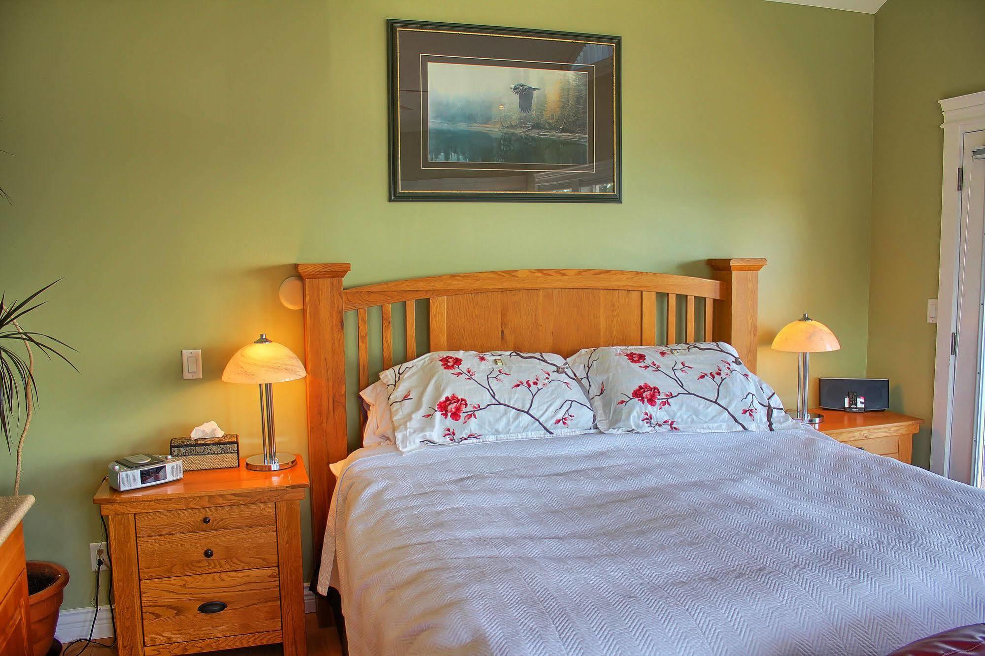Birds Of A Feather Victoria Oceanfront Studio Suites Colwood Extérieur photo